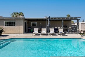 Relax at the 3BR Tranquil Oasis in Palm Springs