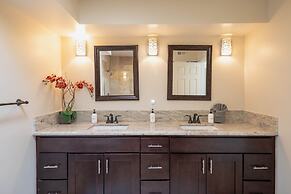 Relax at the 3BR Tranquil Oasis in Palm Springs