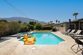 Relax at the 3BR Tranquil Oasis in Palm Springs