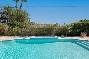 Relax at the 3BR Tranquil Oasis in Palm Springs