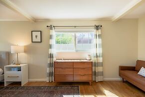 Relax at the 3BR Tranquil Oasis in Palm Springs