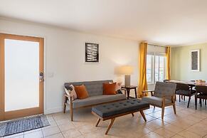 Relax at the 3BR Tranquil Oasis in Palm Springs