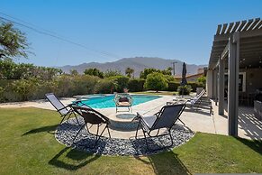 Relax at the 3BR Tranquil Oasis in Palm Springs