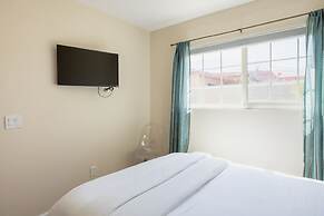 Relax at the 3BR Tranquil Oasis in Palm Springs