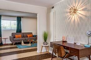 Relax at the 3BR Tranquil Oasis in Palm Springs