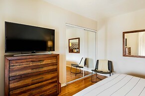 Movie Colony Oasis - Peaceful Walk to Downtown