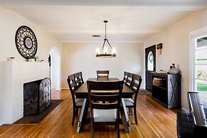 Movie Colony Oasis - Peaceful Walk to Downtown