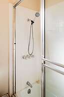 Movie Colony Oasis - Peaceful Walk to Downtown