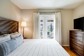 Movie Colony Oasis - Peaceful Walk to Downtown