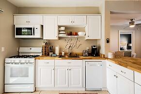 Movie Colony Oasis - Peaceful Walk to Downtown