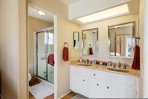 Movie Colony Oasis - Peaceful Walk to Downtown