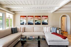 Movie Colony Oasis - Peaceful Walk to Downtown