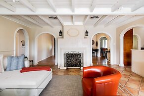 Movie Colony Oasis - Peaceful Walk to Downtown