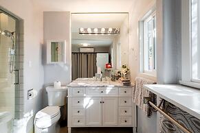 Movie Colony Oasis - Peaceful Walk to Downtown