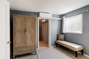 Movie Colony Oasis - Peaceful Walk to Downtown