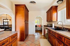 Movie Colony Oasis - Peaceful Walk to Downtown