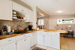 Movie Colony Oasis - Peaceful Walk to Downtown