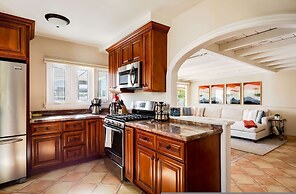 Movie Colony Oasis - Peaceful Walk to Downtown