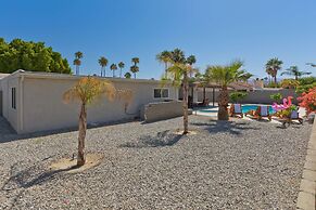 Modern Home w Private Pool Spa Pets Welcome