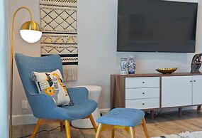 Modern Home w Private Pool Spa Pets Welcome