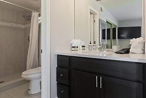 Modern Home w Private Pool Spa Pets Welcome