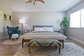 Modern Home w Private Pool Spa Pets Welcome