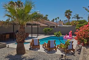 Modern Home w Private Pool Spa Pets Welcome