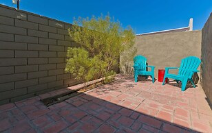 Modern Home w Private Pool Spa Pets Welcome