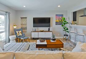 Modern Home w Private Pool Spa Pets Welcome