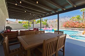 Modern Home w Private Pool Spa Pets Welcome