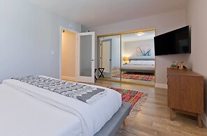 Modern Home w Private Pool Spa Pets Welcome