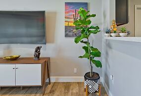 Modern Home w Private Pool Spa Pets Welcome