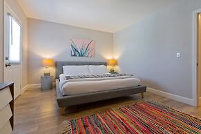 Modern Home w Private Pool Spa Pets Welcome