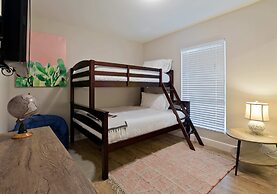 Modern Home w Private Pool Spa Pets Welcome