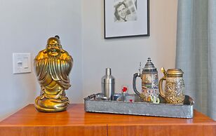 Modern Home w Private Pool Spa Pets Welcome