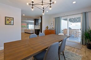 Modern Home w Private Pool Spa Pets Welcome