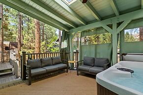 Luxurious Mountain Retreat w Hot Tub Fireplace