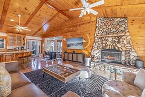 Luxurious Mountain Retreat w Hot Tub Fireplace
