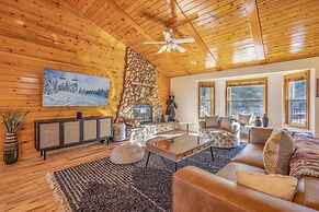 Luxurious Mountain Retreat w Hot Tub Fireplace