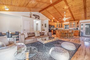 Luxurious Mountain Retreat w Hot Tub Fireplace