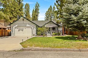 Luxurious Mountain Retreat w Hot Tub Fireplace