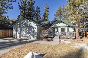 Luxurious Mountain Retreat w Hot Tub Fireplace