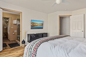 Luxurious Mountain Retreat w Hot Tub Fireplace