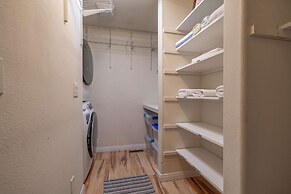 Luxurious Mountain Retreat w Hot Tub Fireplace