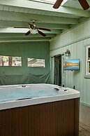 Luxurious Mountain Retreat w Hot Tub Fireplace