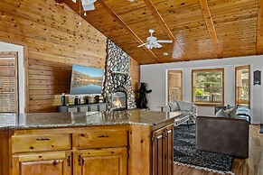 Luxurious Mountain Retreat w Hot Tub Fireplace