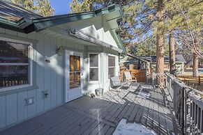 Luxurious Mountain Retreat w Hot Tub Fireplace