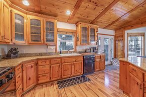 Luxurious Mountain Retreat w Hot Tub Fireplace