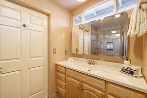 Luxurious Mountain Retreat w Hot Tub Fireplace