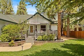Luxurious Mountain Retreat w Hot Tub Fireplace